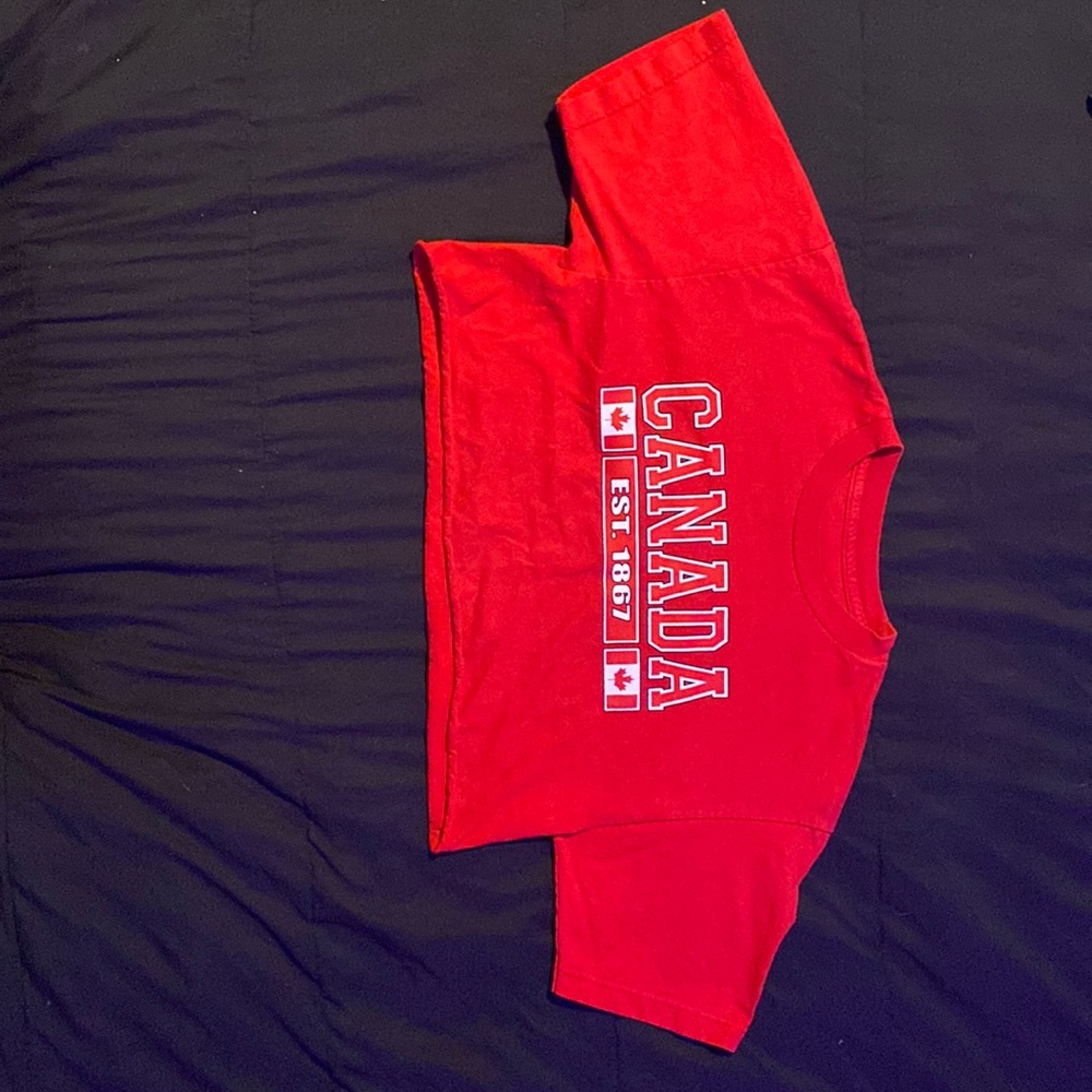red and white Canada cropped shirt. unknown brand got it without tag. size M